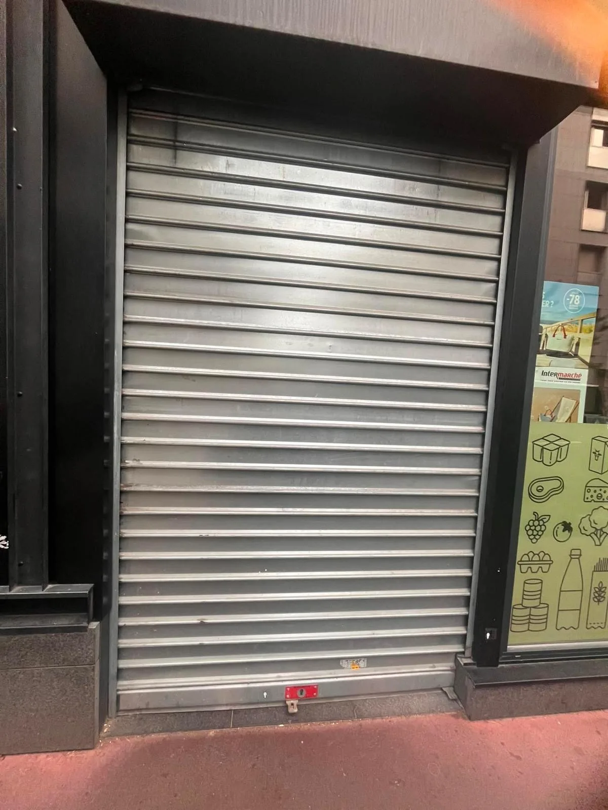 Installation et pose de rideau métallique à Villejuif