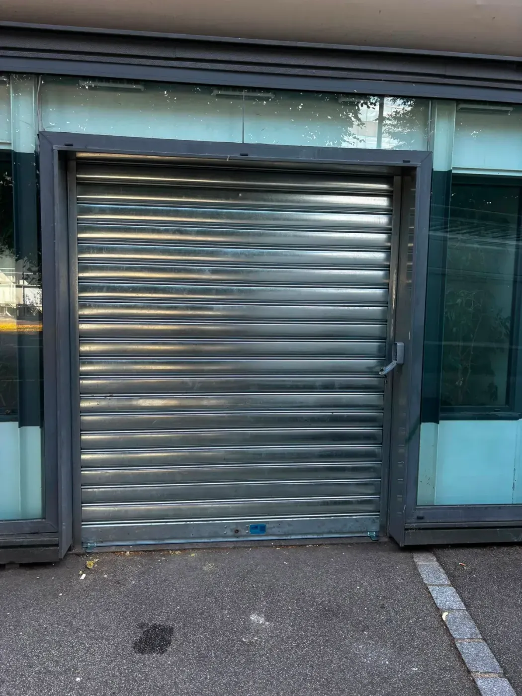 Installation et pose de rideau métallique à Villejuif
