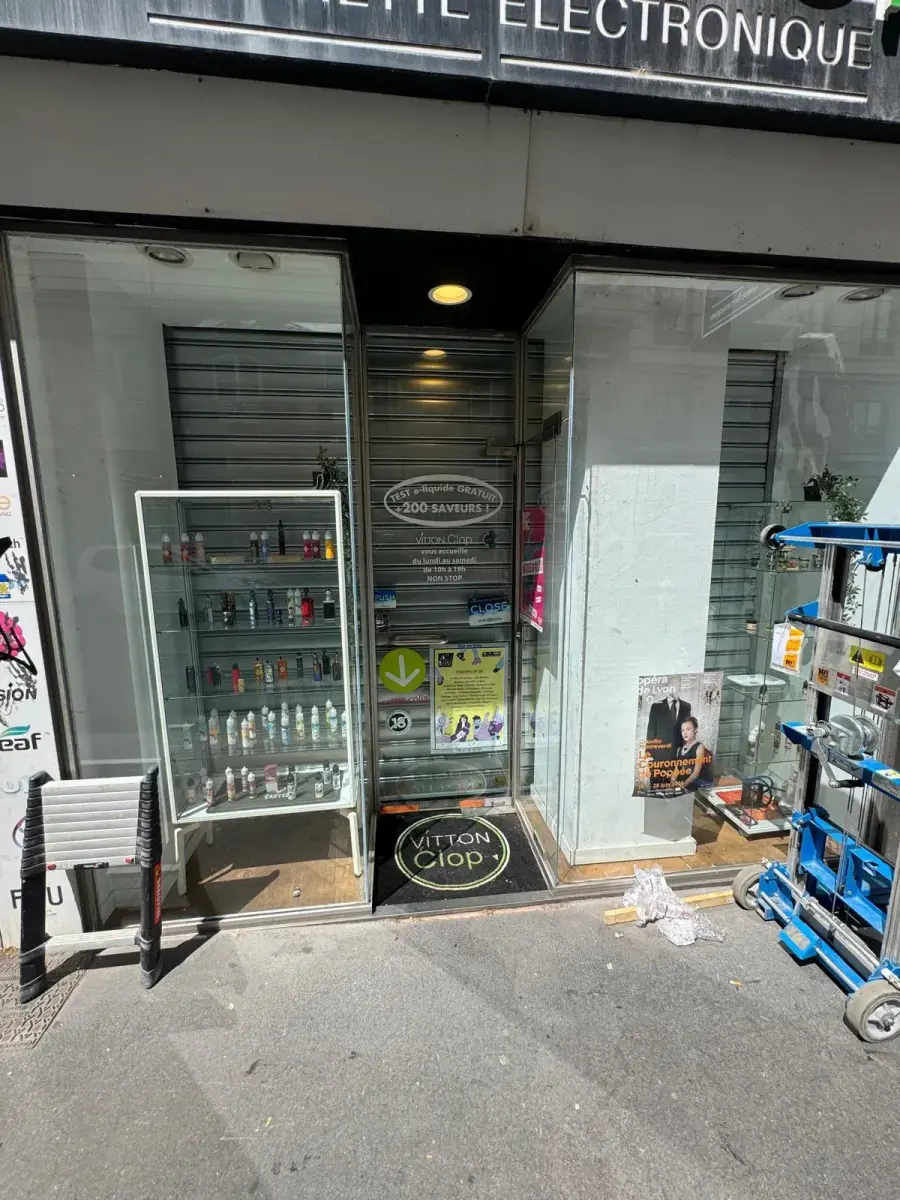 Installation et pose de rideau métallique à Villejuif
